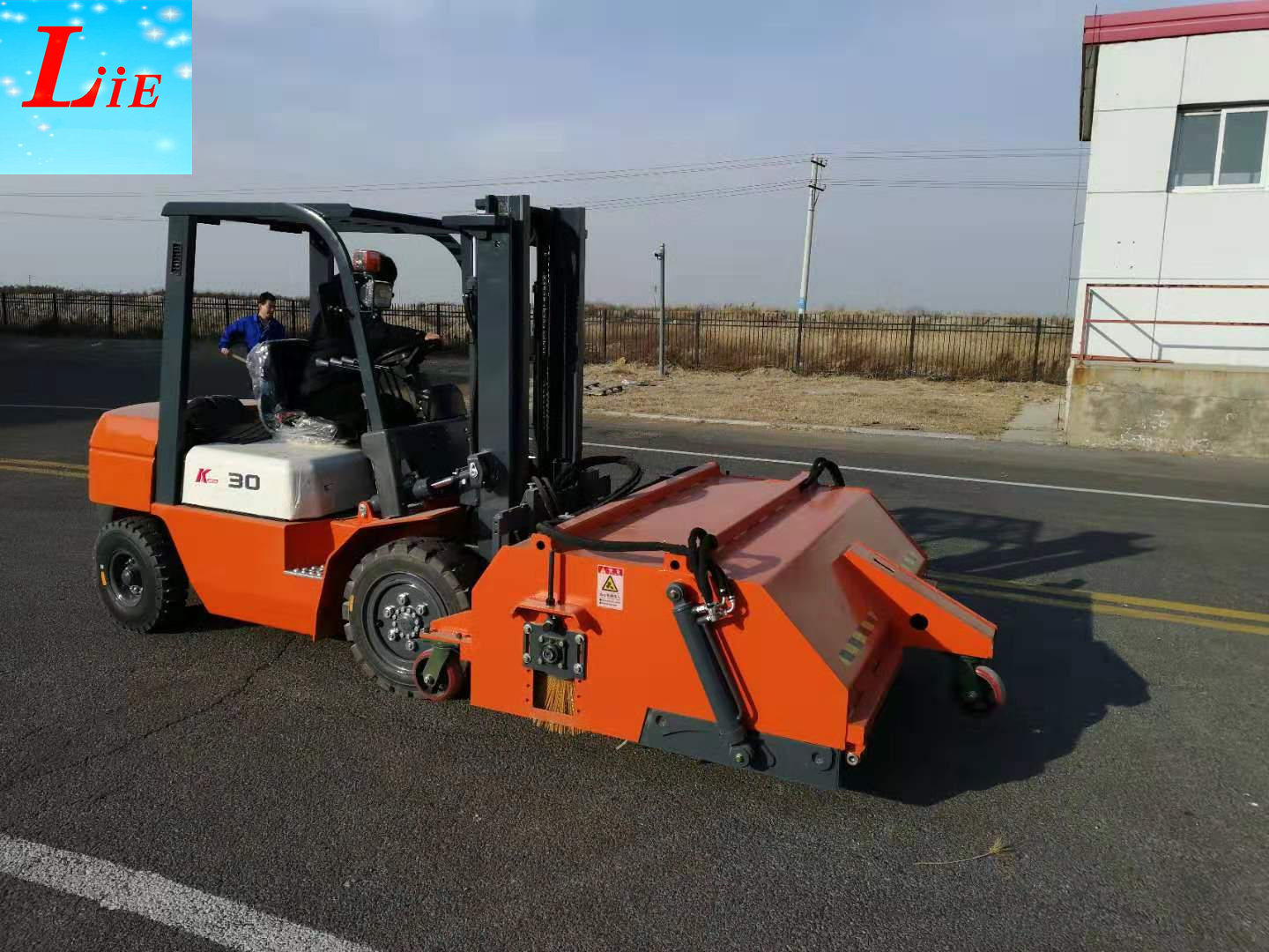 Forklift sweeper bucket sweeper