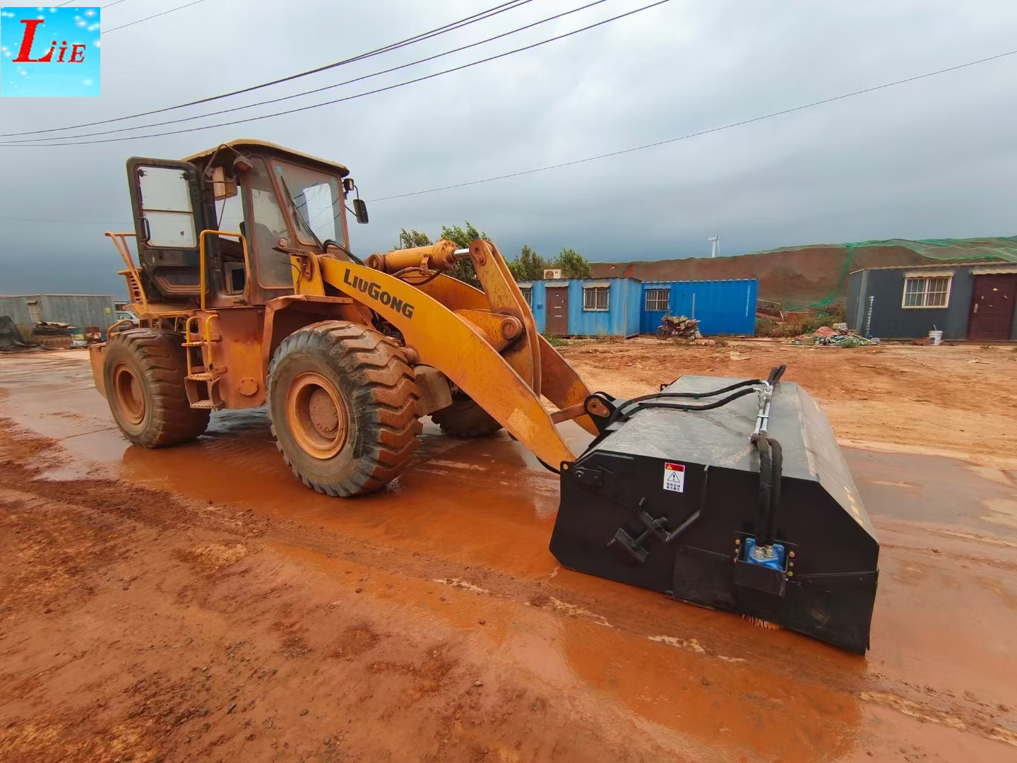 China mini wheel loader with bucket sweeper attachments for sale